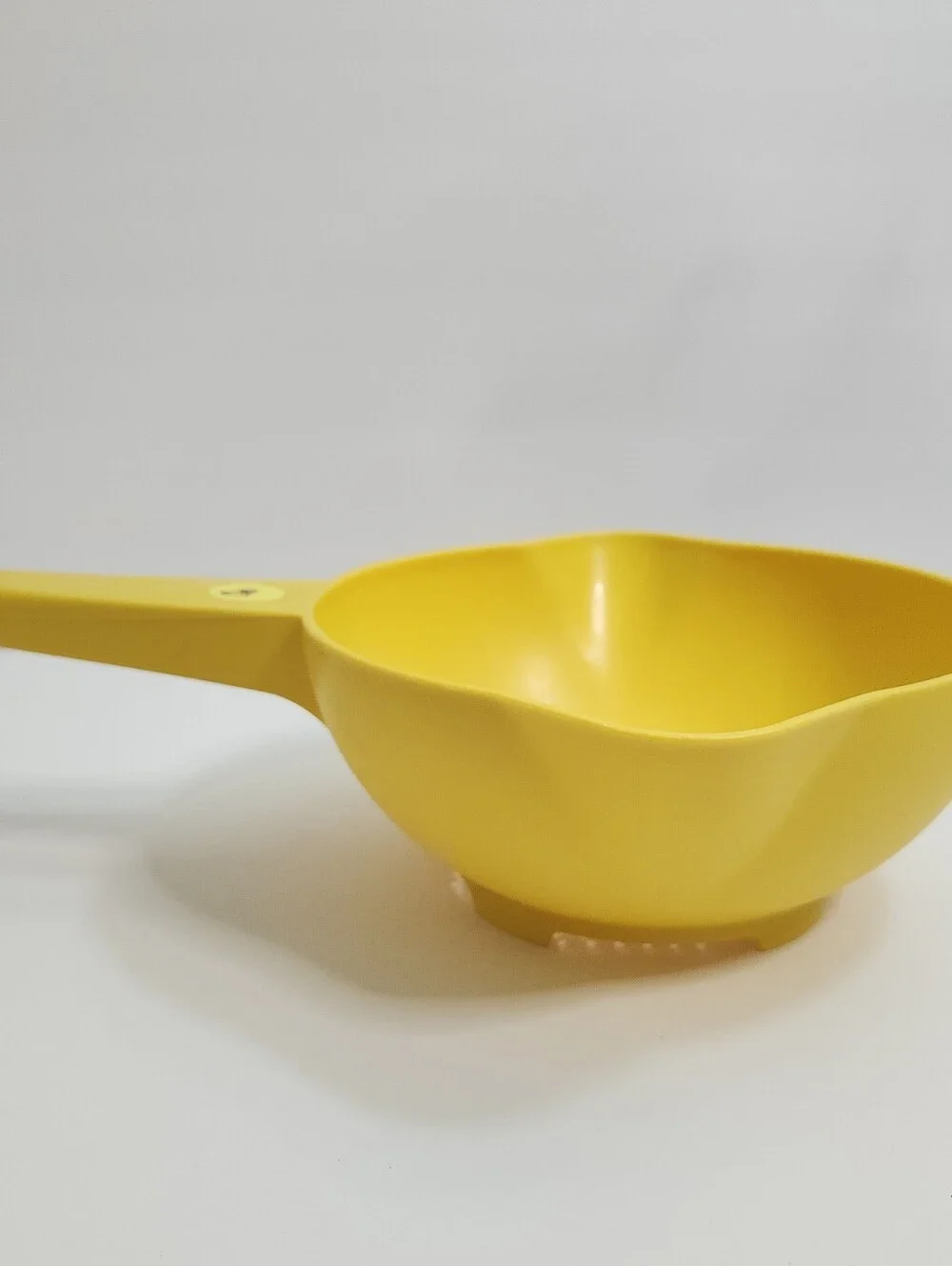 Vintage 80s Tupperware 1 Quart Goldenrod Colander/Strainer 1200-10 11X8